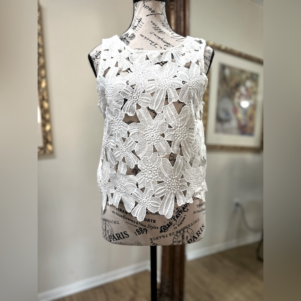 NWT Liv LA White Shelly lace top